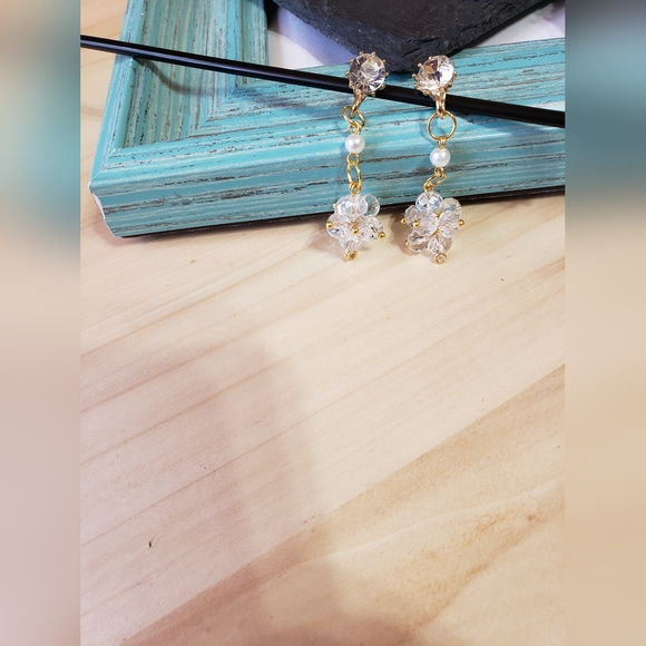 Clear White Fashion Dangle Earrings Handmade - Picture 5 of 5